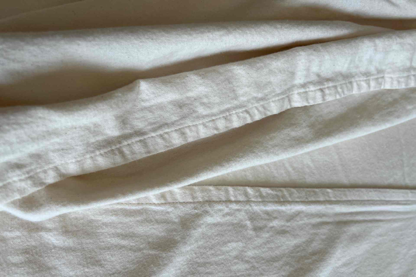 Close up of the middle of the flannel split flat sheet 